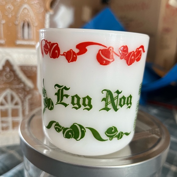 Hazel Atlas egg nog holiday mugs. There are 12 in excellent condition. - Picture 3 of 3